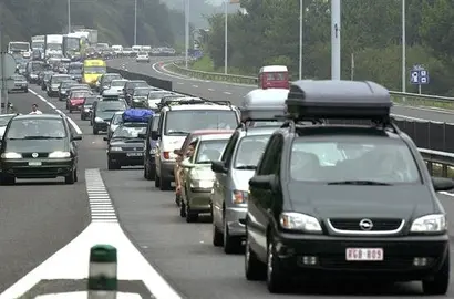 La DGT har&aacute; m&aacute;s controles de la ITV y crear&aacute; un historial "m&eacute;dico" del coche