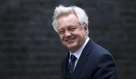Davis admite que no ha evaluado el impacto del "brexit" sin acuerdo