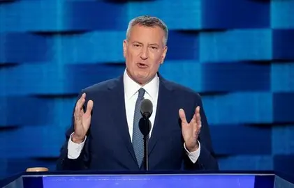 El alcalde de Nueva York sale sin cargos de una investigaci&oacute;n sobre su campa&ntilde;a