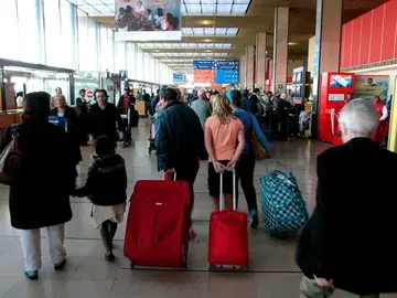 Abatido un hombre en el aeropuerto de Orly tras quitar el arma a un soldado