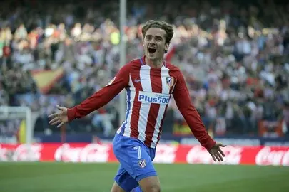 El Atl&eacute;tico gana 3-1 al Sevilla y se pone a dos puntos del tercer puesto
