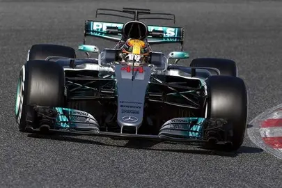 Hamilton y Mercedes contra la 'nueva' F&oacute;rmula Uno
