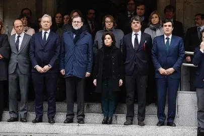 Rajoy preside un minuto de silencio en Moncloa junto al embajador brit&aacute;nico