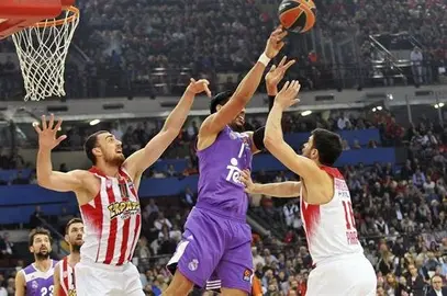 73-79. El Real Madrid se exhibe en Atenas y se mantiene l&iacute;der