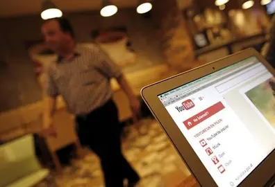 Grandes marcas castigan a YouTube por emitir anuncios en videos ofensivos