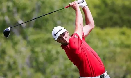 Jon Rahm se aproxima a los diez mejores y Johnson afianza su liderato