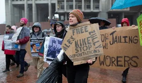 Unas 200 personas se manifiestan en Boston por la liberaci&oacute;n de inmigrantes