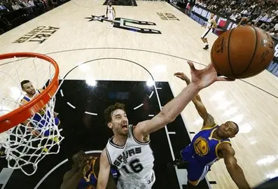 Pau Gasol no pudo salvar a los Spurs; Abrines participa en una noche hist&oacute;rica