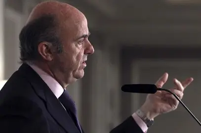 De Guindos considera que los salarios deben adaptarse a la actual econom&iacute;a