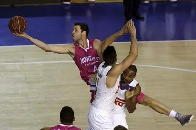 99-101. Reyes y Llull decantan para el Madrid un derbi de locura