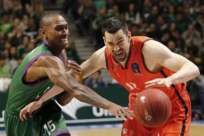 El Valencia y el Unicaja se juegan el t&iacute;tulo a una carta en la Fonteta