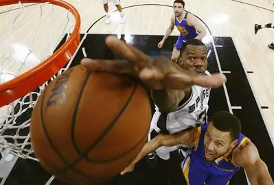121-107. Thompson y Warriors logran 12 triunfos seguidos