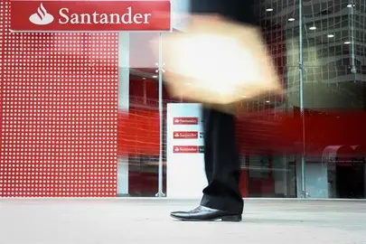 Santander capta 2.500 millones de d&oacute;lares al emitir un nuevo tipo de deuda