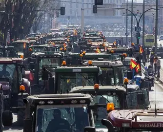 Gobierno pide a agricultores que le soliciten reuni&oacute;n y retiren tractores