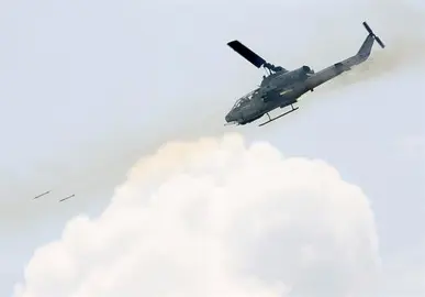 EE.UU. lanza decenas de misiles crucero contra un aer&oacute;dromo en Siria