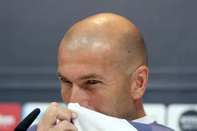 Zidane rebaja la tensi&oacute;n con James y celebra que Isco diga que no ir&aacute; al Bar&ccedil;a