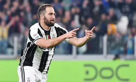Higua&iacute;n: "Es un orgullo y un privilegio jugar esta clase de partidos"