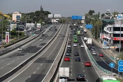 Tr&aacute;fico denso desde primera hora, sobre todo en las salidas de Madrid