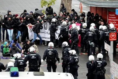 La polic&iacute;a habla de "situaci&oacute;n tensa" de cara a congreso de ultraderechistas