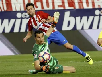 Un gol de Soriano le da la victoria al Villarreal en el Calder&oacute;n 0-1