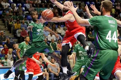 91-75. Unicaja vence con solvencia ante un Manresa que desciende de categor&iacute;a