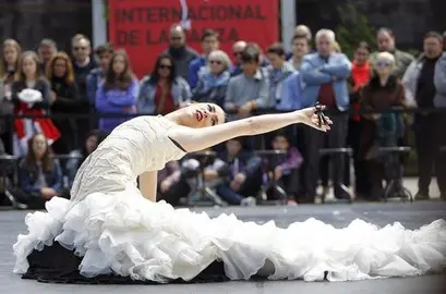 El Ballet Nacional se mezcla con el p&uacute;blico para celebrar el D&iacute;a de la Danza