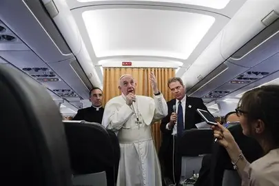 El papa dice que no tiene intenci&oacute;n de inmiscuirse en asuntos de los Estados
