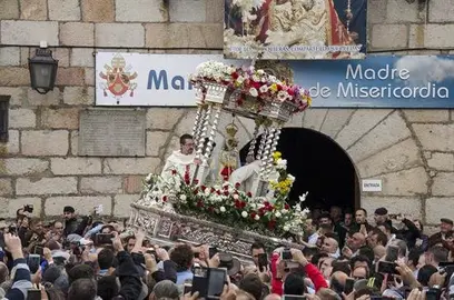 Miles de romeros veneran a la Virgen de la Cabeza, la reina de Sierra Morena