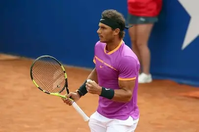 Nadal derrota a Thiem en hora y media y gana su d&eacute;cimo t&iacute;tulo en Barcelona