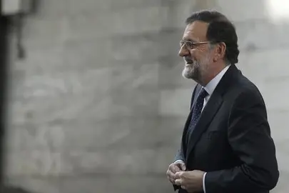 Rajoy se ofrece a hablar "con todos" del presupuesto, pero espera "finura"