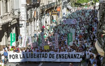 Defensores de la concertada claman en Val&egrave;ncia por la libertad de ense&ntilde;anza