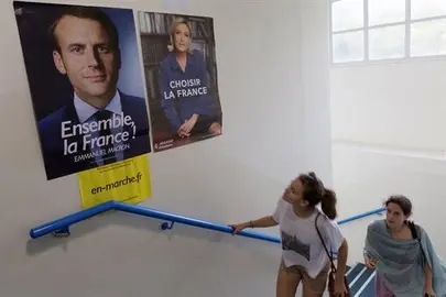 Abren los colegios en Francia para la segunda vuelta de las presidenciales