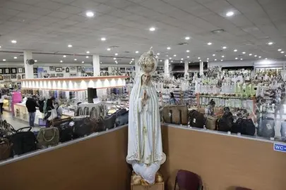 Cerca de 45.000 peregrinos caminan a F&aacute;tima a 3 d&iacute;as de la visita papal