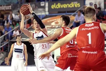 94-91. El ICL Manresa gana en la pr&oacute;rroga y obliga al Tecnyconta a esperar