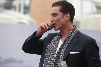 Alejandro Fern&aacute;ndez niega problemas de alcohol tras incidente en concierto