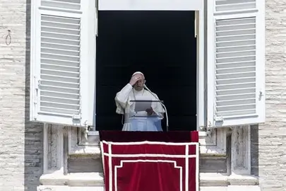 El Papa expresa su tristeza por el "b&aacute;rbaro ataque" de Manchester