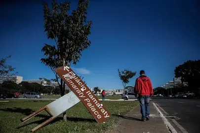 Temer retira las tropas y resiste mientras aumenta la presi&oacute;n por su salida