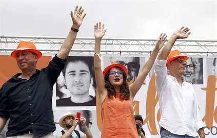 Comprom&iacute;s apoyar&aacute; cualquier moci&oacute;n de censura pero quiere que salga adelante