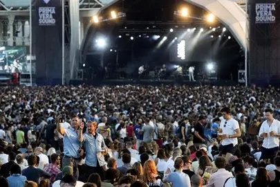 El rap irreverente enciende la mecha de Primavera ante un p&uacute;blico heterog&eacute;neo