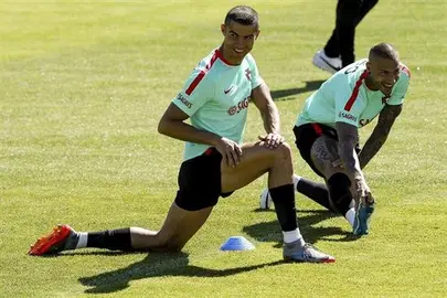 Cristiano entrena con la selecci&oacute;n de Portugal antes de viajar a Letonia