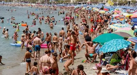 Espa&ntilde;a recibir&aacute; este a&ntilde;o m&aacute;s de 83 millones de turistas, seg&uacute;n CaixaBank