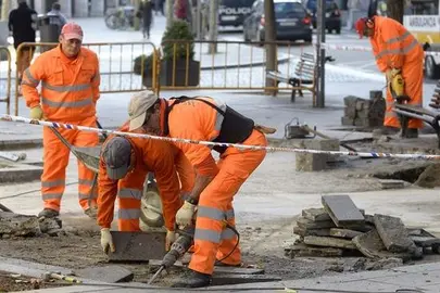 El coste laboral baja el 3,9 % en el primer trimestre, una ca&iacute;da hist&oacute;rica