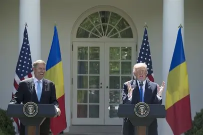 Trump alaba la lucha anticorrupci&oacute;n en Ruman&iacute;a, donde ve "grandes avances"
