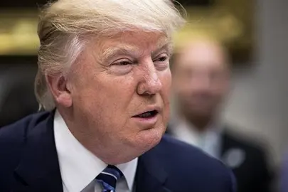 Presentan la ley "Covfefe" para registrar oficialmente los tuiteos de Trump