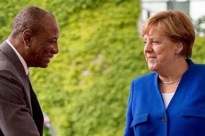 Merkel llama a impulsar las inversiones en &Aacute;frica para frenar las migraciones
