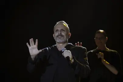 El Miguel Bos&eacute; m&aacute;s sensible sella su amor por Madrid, pese a alg&uacute;n "percance"