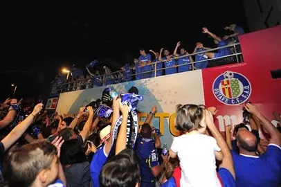 El Getafe celebra el ascenso a Primera en La Cibelina