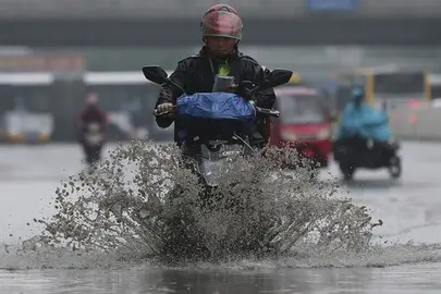 Aumentan a 311.000 los desplazados por las lluvias e inundaciones en China