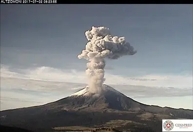 Volc&aacute;n mexicano Popocat&eacute;petl genera 136 exhalaciones y tres explosiones
