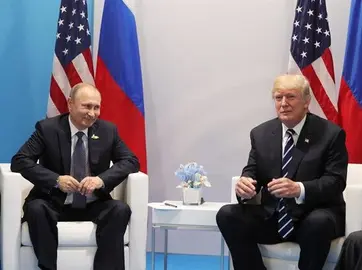 Trump califica de "estupenda" su primera reuni&oacute;n con Putin